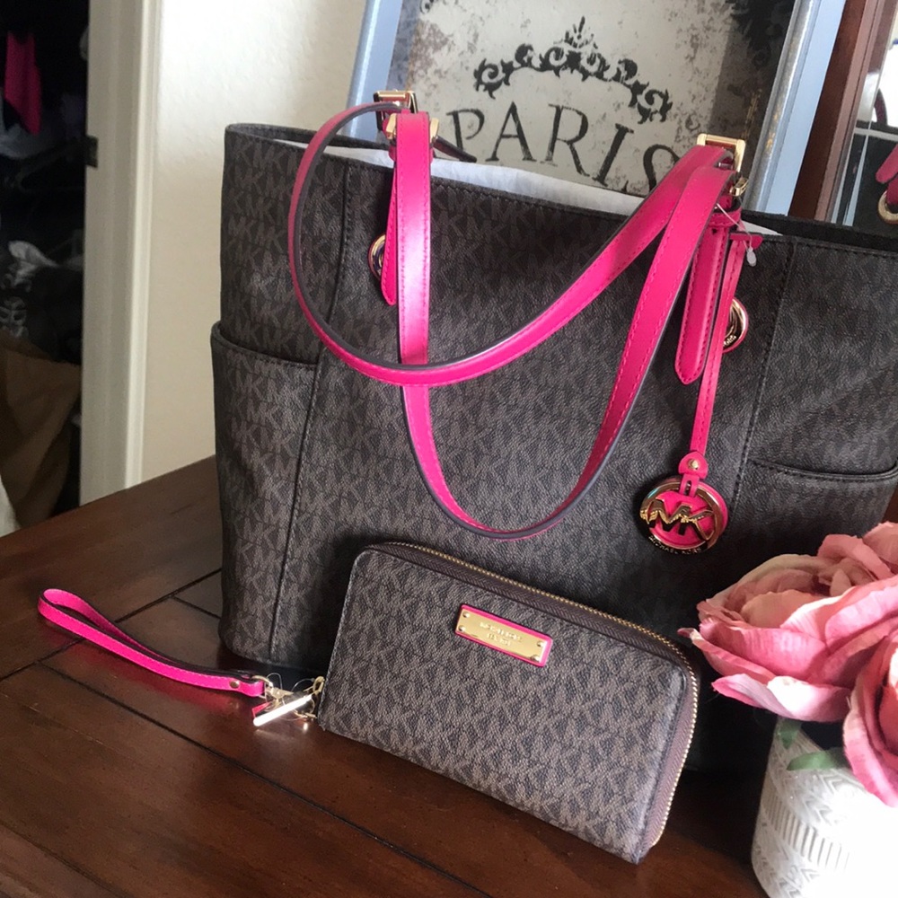 Michael Kors jet set signature tote & wallet/wristlet set brown & ultra pink